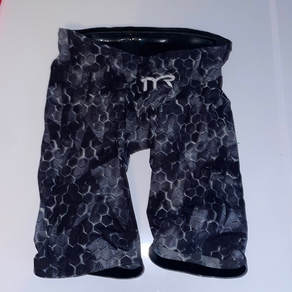 TYR Avictor Supernova Men’s Tech Suit — Black
